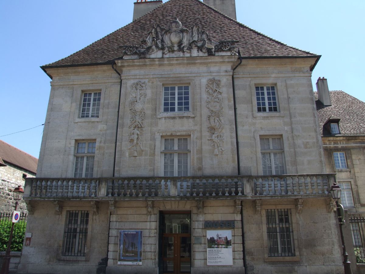 Dole Fine Arts Museum