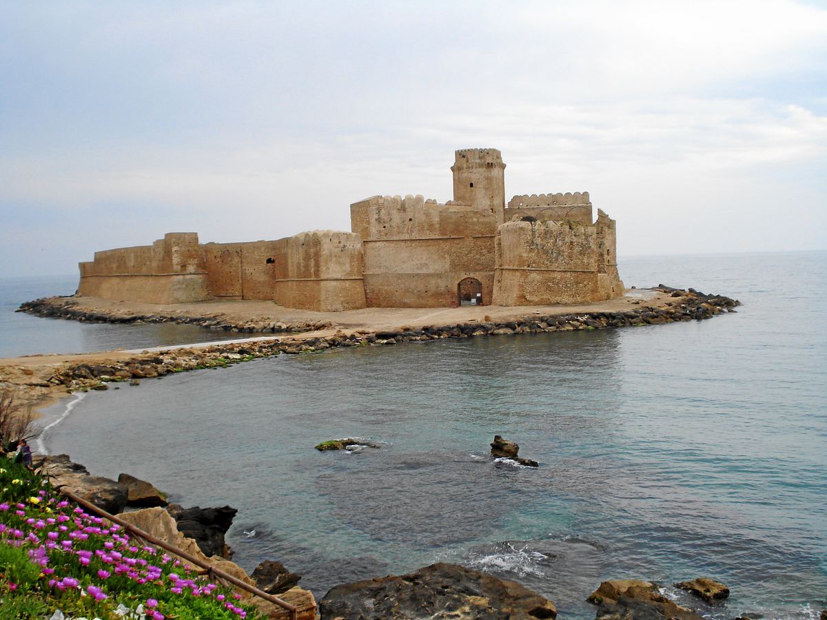Crotone and Sibari Archaeological Parks – Le Castella